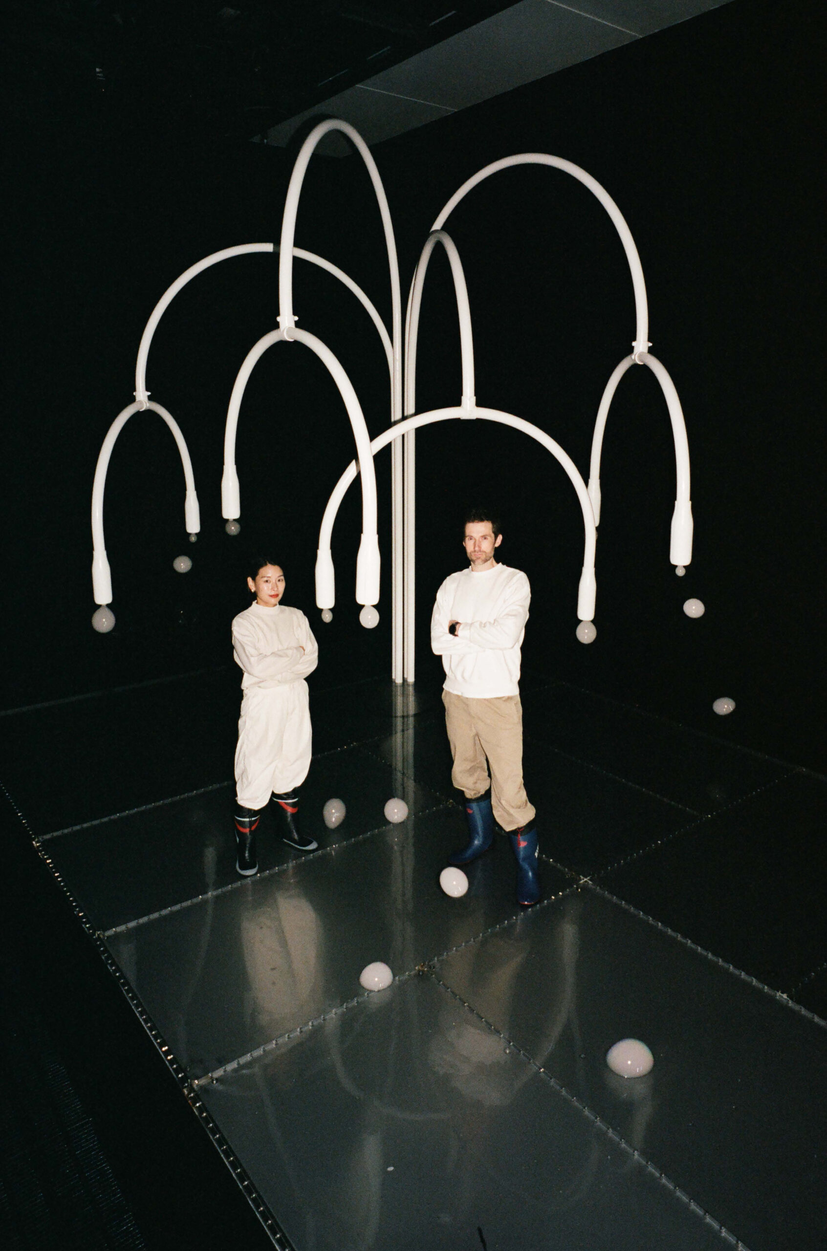 A.A. Murakami藝術家Azusa Murakami與Alexander Groves。Photography by Theo Liu (VOGUE Japan提供) - men's uno Taiwan
